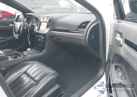 2020 Chrysler 300 300S z USA, uszkodzony, nr VIN 2C3CCABT0LH239098